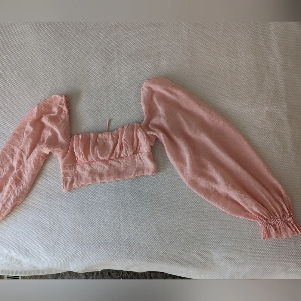 Princess Polly Puffy Sleeved Crop Top with Open Back Size 4.